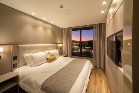 Château Laghetto Collection, Room