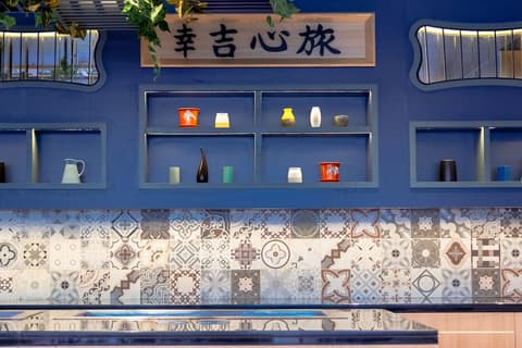 GLOW Mira Karon Beach, Restaurant