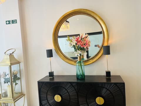 Hatton Garden Hotel, Reception