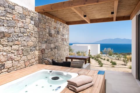 KOIA All - Suite Well Being Resort - Adults Only, Private spa tub