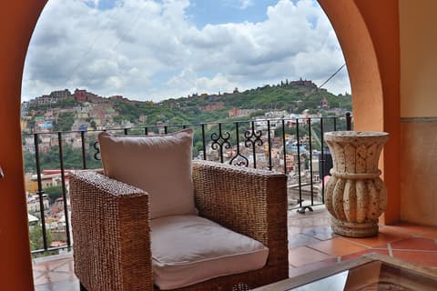 Hotel Chocolate Deluxe, Reception