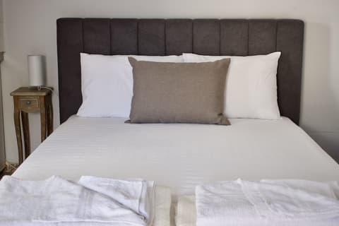 "spyros" 1-room Apartment - Simple, Cozy, Close to the Beach, Room