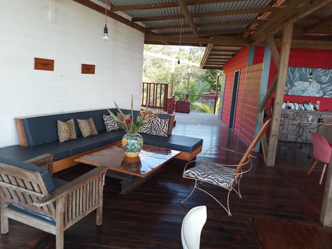 Villa F&B, Lobby lounge