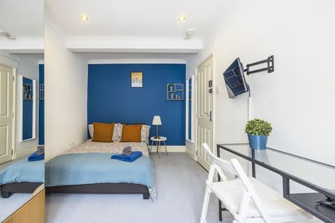 Verv Islington, Room