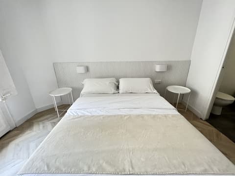 THE MO HOUSE GOTIC, Room