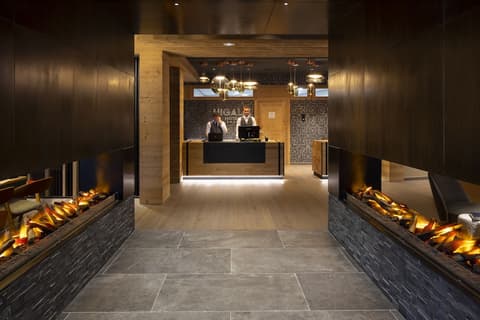 Higalik Hotel, Reception