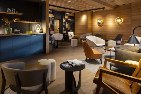 Higalik Hotel, Reception