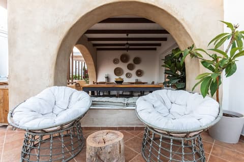 Artemis Hotel, Reception