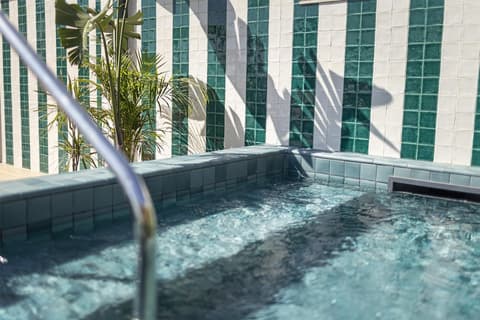 Via Sants Hotel Barcelona, Tapestry Collection by Hilton, Outdoor spa tub