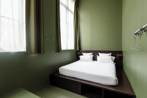 The People Lyon, Room