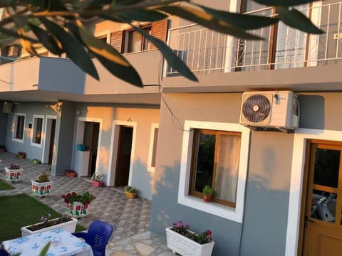Green Garden Villa, Interior entrance