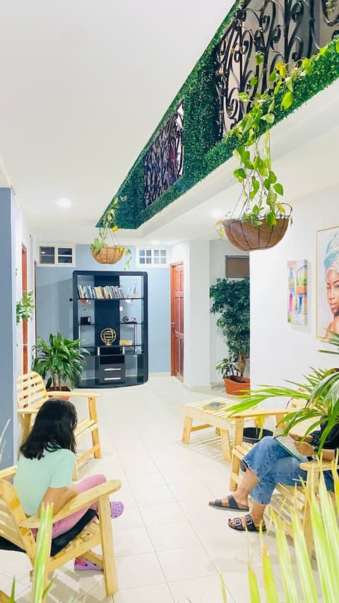 Hostal La Cigarra, Reception