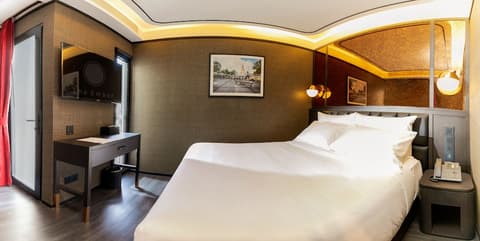 The Gravitique Hotel Khaosan, Room