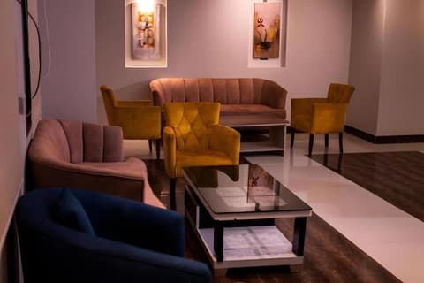 Ahlin 2 Serviced Apartment, Reception