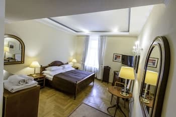 FLEUR DE LIS HOTEL, Room