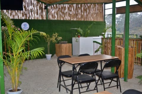 Hotel Peaceland Lumbini, Restaurant