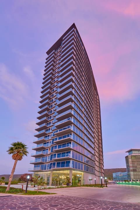 Park Life Querétaro, Front of property