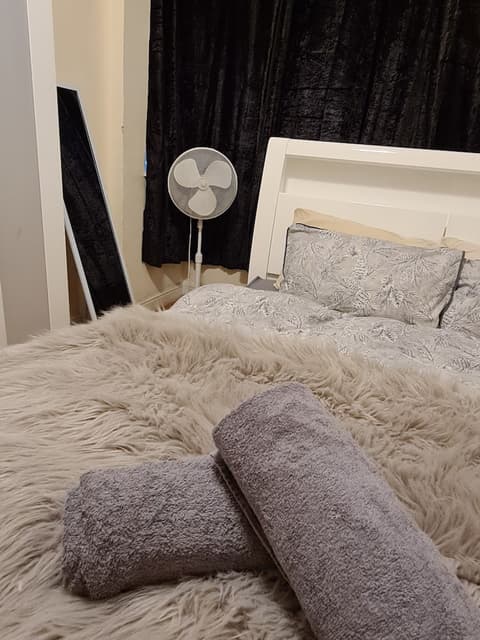 Umbrella Properties London Excel, Room