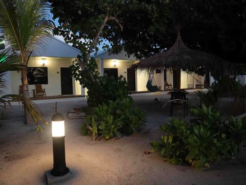 Clouds Beach Retreat Laamu, Exterior