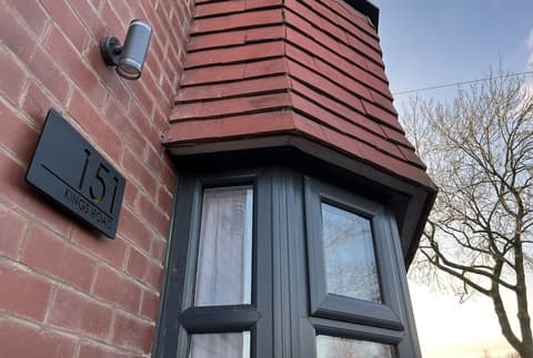 United Home B&B, Front of property