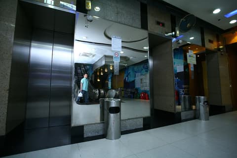 Kong Hing Guest House, Interior entrance