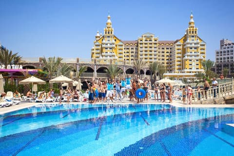 Royal Holiday Palace, Pool