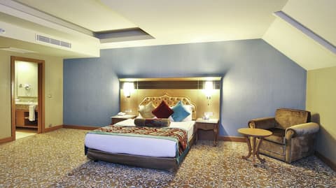 Royal Holiday Palace, Room