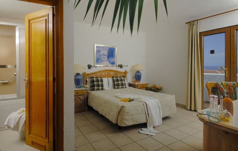 Ona Beverly Hills Suites, Room