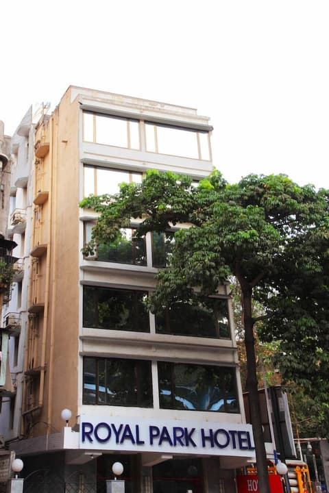 Royal Park Hotel, Exterior