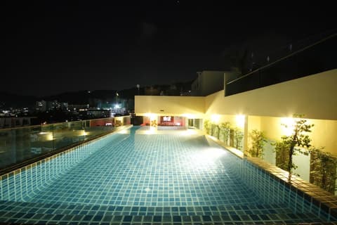 Hemingways Silk Hotel, Outdoor pool