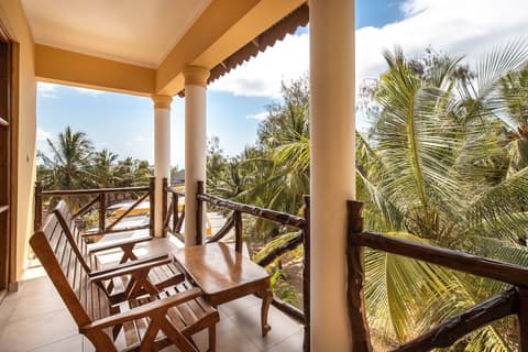 Sunset Kendwa, Exterior