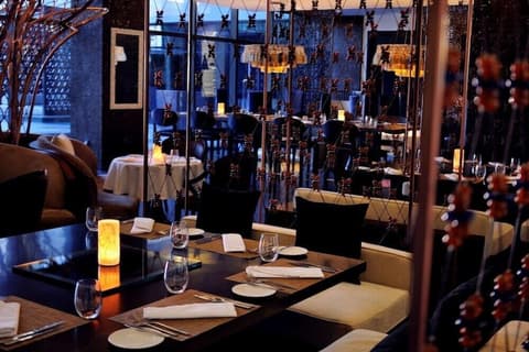 Southern Sun Abu Dhabi, Dining