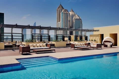 Southern Sun Abu Dhabi, Pool