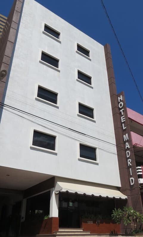 Hotel Madrid Tuxtla, Front of property