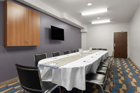 Microtel Inn & Suites by Wyndham Sault Ste. Marie, Meeting facility