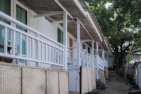 Phi Phi Cozy Seafront Resort, Terrace/patio