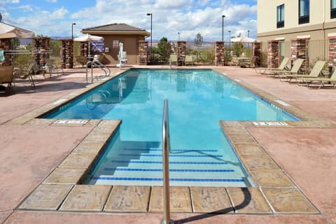 Holiday Inn Express & Suites Page - Lake Powell Area by IHG, Pool