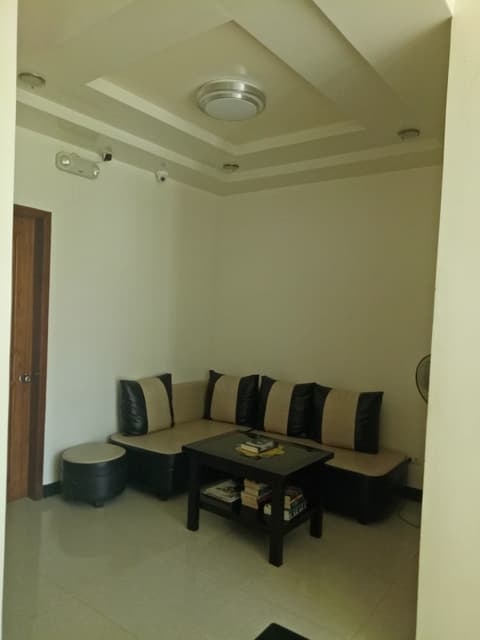 Buena's Haven Travelodge, Lobby sitting area