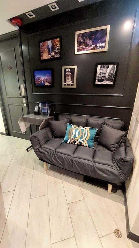 9 Boutique Hotel, Reception