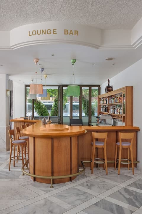 Sun Beach Hotel, Lobby lounge