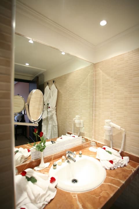 Almas Hotel, Bathroom sink