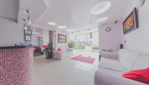 Hotel Marina Suites By Geh Suites, Lobby sitting area