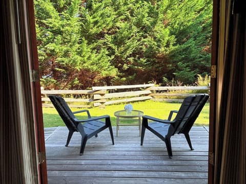 Painter's Lodge, Room