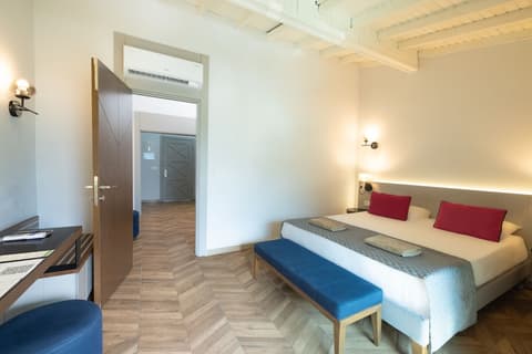 Crystal Flora Pearl Collection, Room