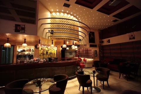 Astoria Hotel, Bar (on property)