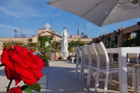 Domus Australia, Terrace/patio