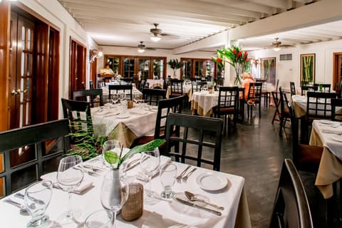 Victoria House Resort & Spa, Food and drink