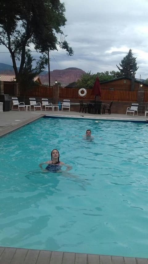 Austin's Chuckwagon Lodge, Private pool