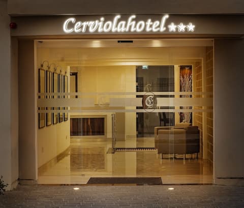 Cerviola Hotel, Property entrance