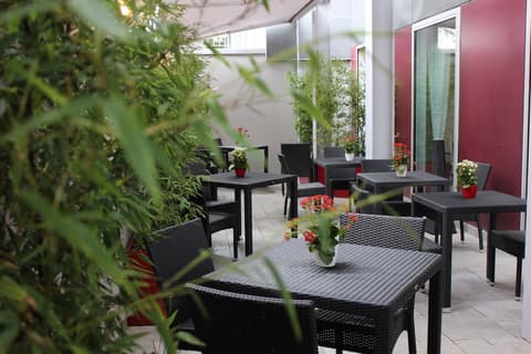 Expo Hotel Milan, Food court